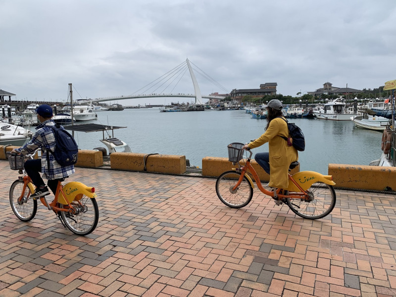 周邊的馬頭寬度已經拓寬，可以安全地騎乘單車。   圖：新北漁業處／提供