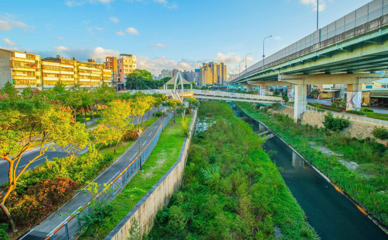 新北市水利局於96年至108年底積極辦理湳仔溝三階段整治計畫，近兩年又全面盤點、改善。   圖：新北市水利局提供