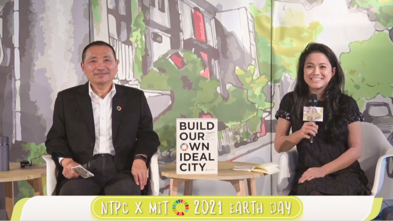 「NTPC x MIT x SDG 2021 年世界地球日」視訊論壇(左起：新北市長侯友宜、波士頓市政府住宅創新實驗室共同創辦人Ms. Susan Nguyen)。   圖：新北市政府秘書處提供