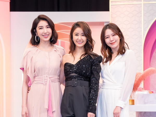 林心如（中）、楊謹華（左）和劉品言（右）一起上《女人我最大》宣傳新戲《華燈初上》。   圖：TVBS/提供