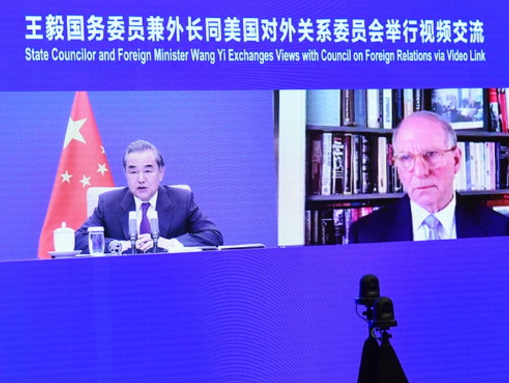 中國外交部長王毅昨（23日）晚間與美國的智庫組織對外關係委員會視訊會議。   圖 : 翻攝自中國外交部網站