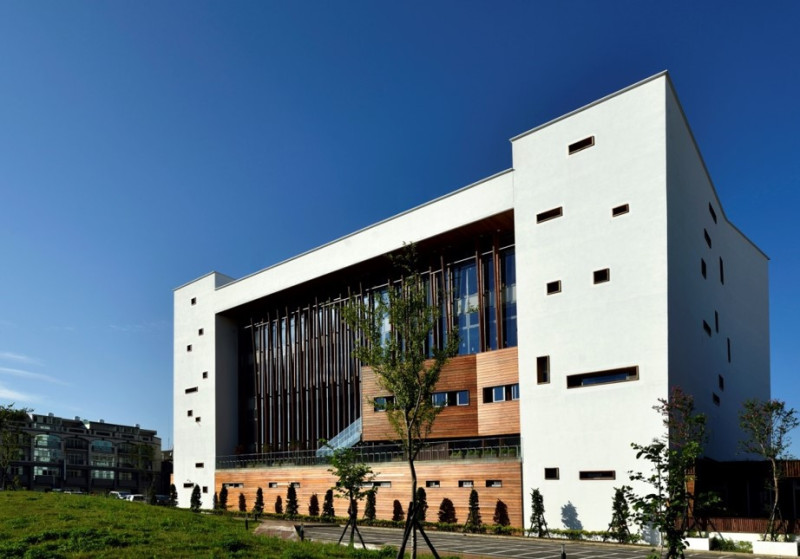 桃園市立圖書館龍岡分館也是綠建築。   圖：內政部提供