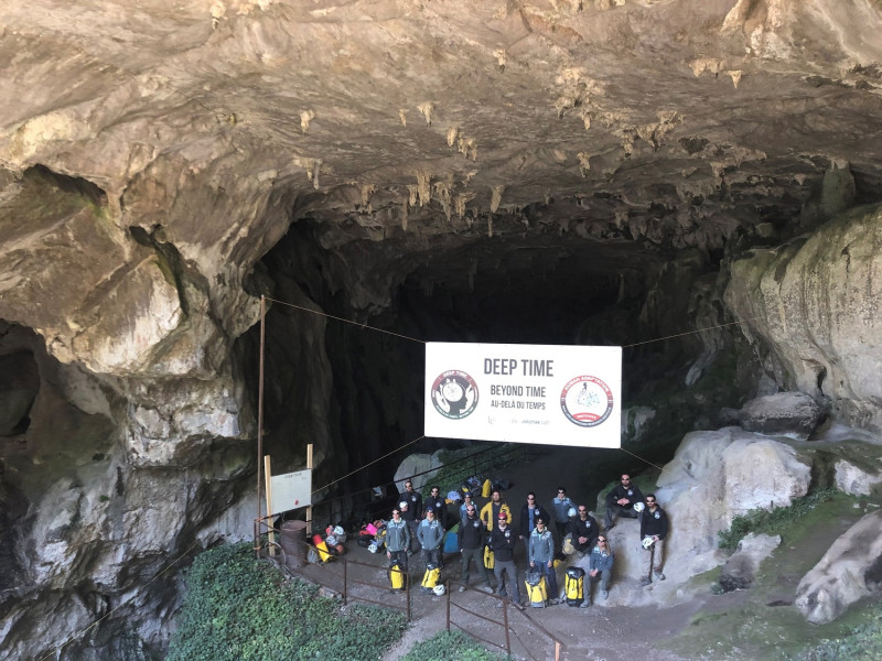參與法國與瑞士「深時」實驗的15名志願者．在當地時間24日全員平安離開歐洲最大洞穴「南比利牛斯洞」。   圖：翻攝自克洛特推特