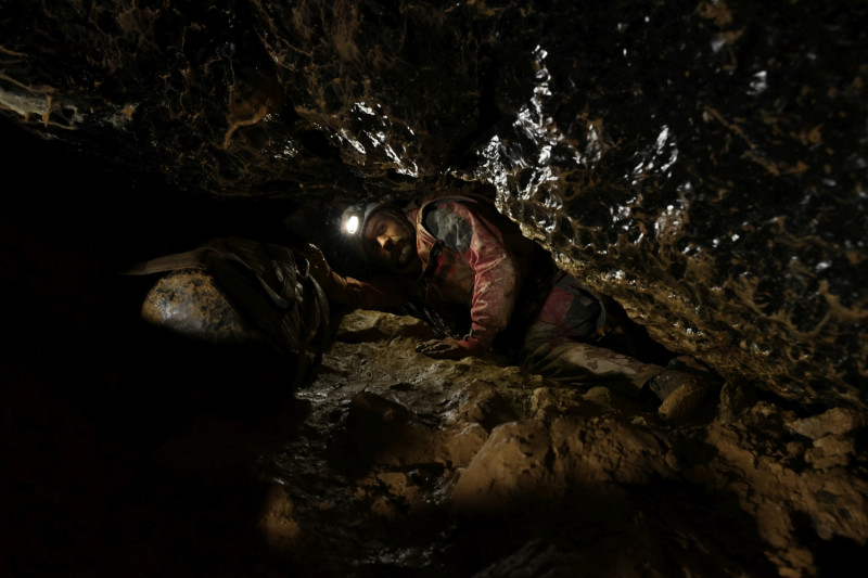 歐洲最大洞穴「南比利牛斯洞」出入困難，裡面完全不見天日。   圖：翻攝自克洛特推特