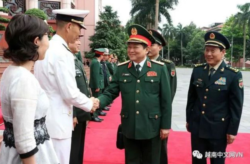 25日下午，中國國防部長魏鳳和與越南國防部部長潘文江會面情形。   圖 : 翻攝自越南中文網