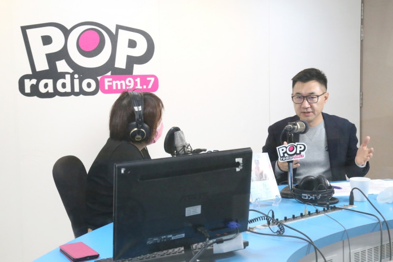 國民黨主席江啟臣接受電台專訪。   圖：《POP搶先爆》/提供