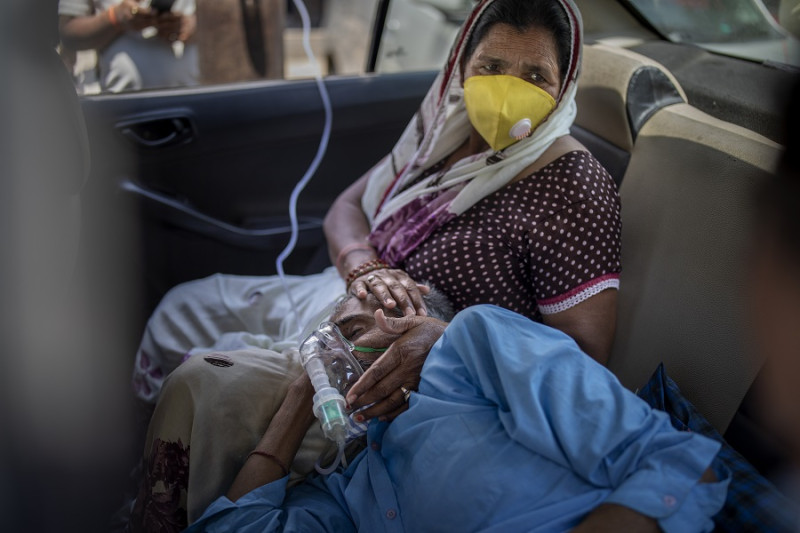 印度疫情急速惡化，染疫人數突破1800萬，死亡人數突破20萬，但各地遲遲等不到藥物與氧氣，病床更是早已超過負荷。   圖：達志影像/美聯社