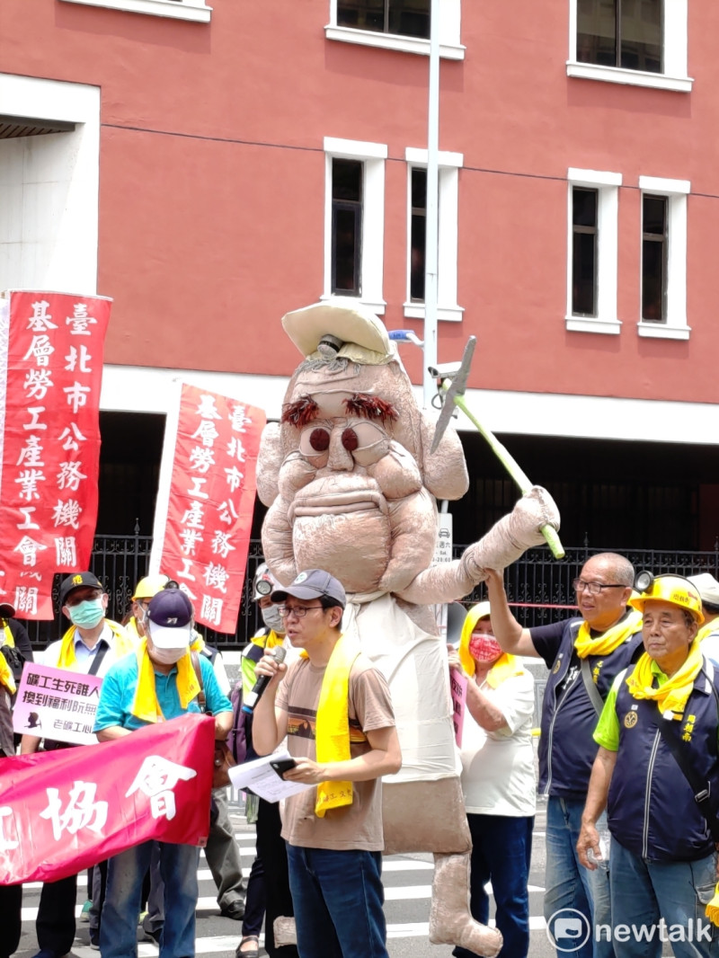 礦工首次站上街頭參與勞動節遊行，盼獲得政府照護。   圖：黃建豪/攝