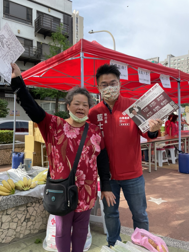 台灣基進桃園黨部發起「彩繪溫馨 祝福母親」活動，透過發送別具特色的母親節主題著色紙，讓每一位大朋友、小朋友都可以透過畫筆，彩繪給母親的祝福與感謝。   圖：基進黨桃園黨部提供