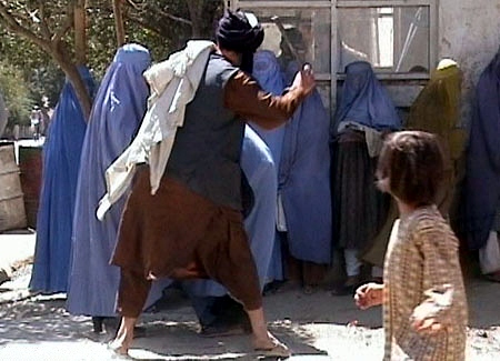 塔利班曾控制阿富汗，實施嚴苛的宗教統治   圖：RAWA提供／版權規定：CC BY 3.0