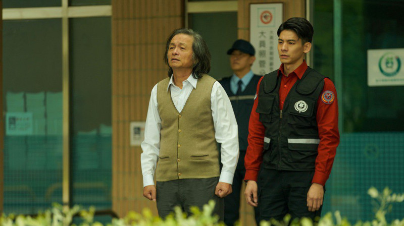 林志儒（左）在「火神」中飾演改變心意器官捐贈的父親，逼哭觀眾。   圖：公視、myVideo／提供