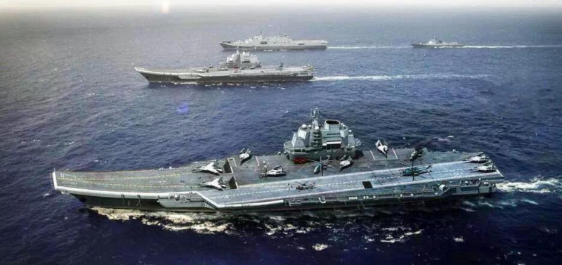 中國航空母艦，前為山東號(CV-17)，中為遼寧號(CV-16)，遠處為其他支援、護衛艦艇。 圖：翻攝王定宇臉書
