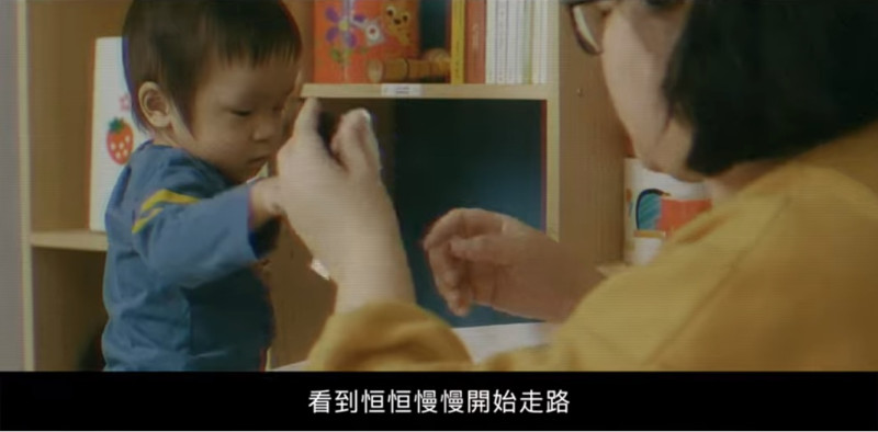 外交部「生命的守護者」短片，以馬來西亞病童恒恒來台就醫的真實故事，說明台灣有進步的醫療技術。   圖：翻攝「生命的守護者」短片