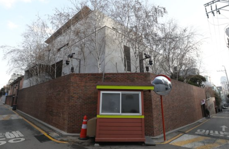 韓國前總統李明博的豪宅將面臨被拍賣的窘境。   圖 : 翻攝自環球網