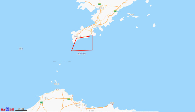 中國大連海事局發布「遼航警0076」航行警告，紅線區域將自5月9日下午4時至16日下午4時執行「軍事任務」，警告船艦禁止駛入。   圖：翻攝百度地圖