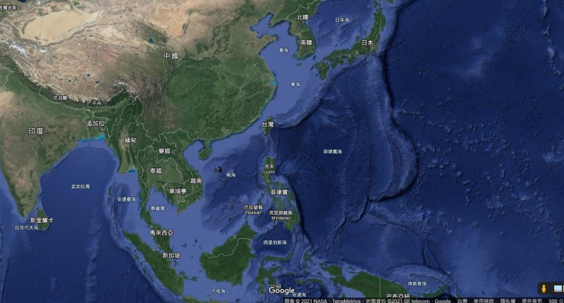 由Google Map衛星地圖可見淺海、深海的顏色差距。 圖：翻攝Google Map