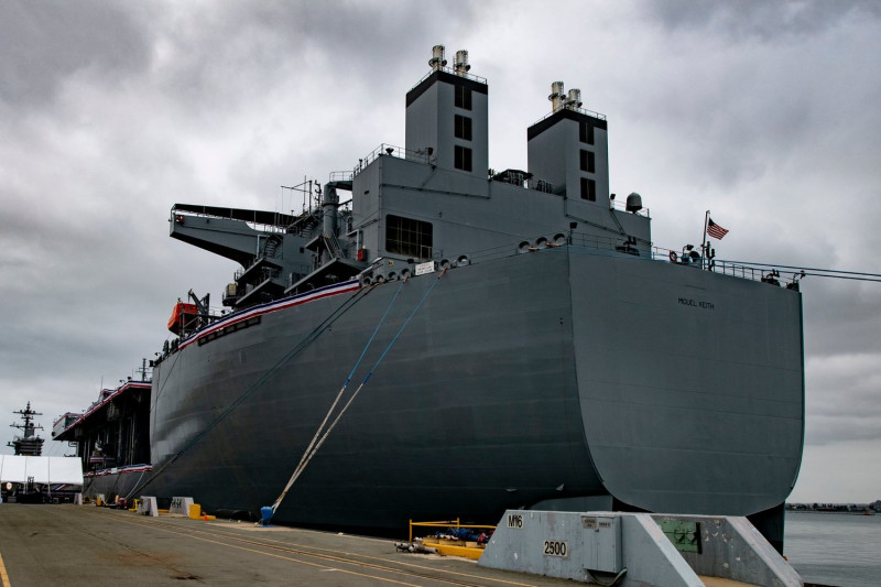 美「米格爾基思號」軍艦排水量達9萬噸，可以支援各種海上任務。   圖：翻攝自美國海軍新聞網