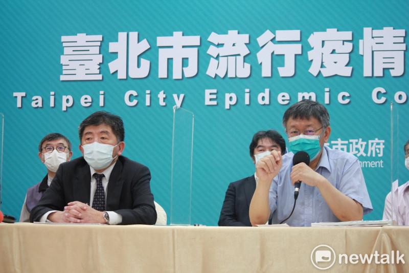 中央流行疫情指揮中心指揮官陳時中（左）、台北市長柯文哲（右）。   圖：周煊惠 / 攝