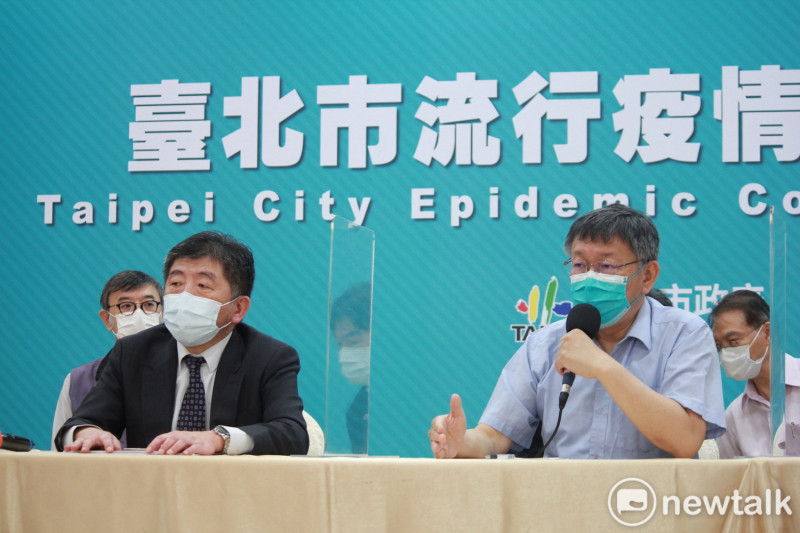 中央流行疫情指揮中心指揮官陳時中（左）、台北市長柯文哲（右）。   圖：周煊惠 / 攝