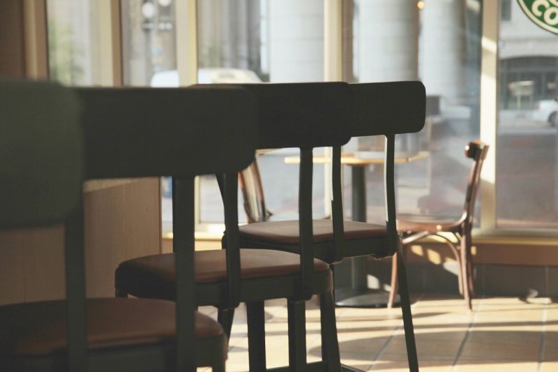 南韓曾出現一名超級傳播者到咖啡廳用餐，導致在場顧客通通中鏢，唯獨店員幸運逃過一劫，全因做好非常關鍵的2個舉動。   示意圖／翻攝自Pixabay