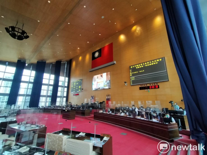 台中市議會正在進行定期會，今天宣布會期順延。   唐復年/攝