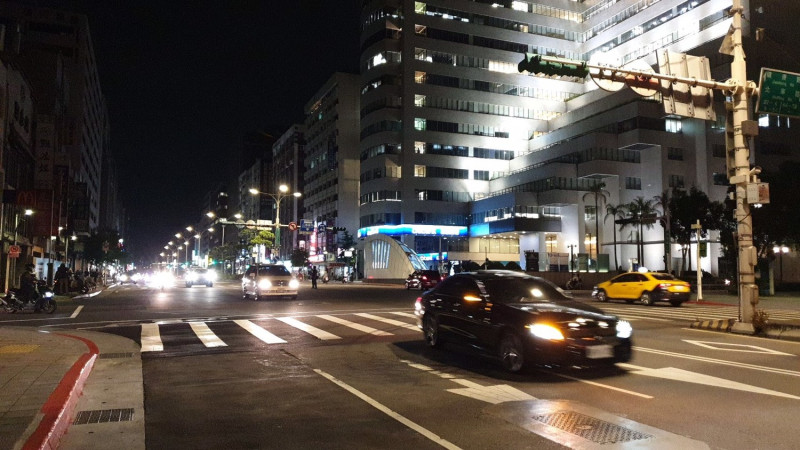 517停電，台北市多處街口交通號誌失靈。   圖：台北市警局提供（資料照片）