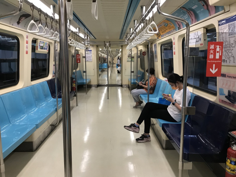 台北捷運將在清明連假期間，視人潮情形彈性調整班距。(示意圖)   圖：葉宜哲／攝