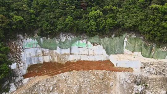 建商違法在廣西國家地質公園內開發。   圖 : 翻攝自騰訊網