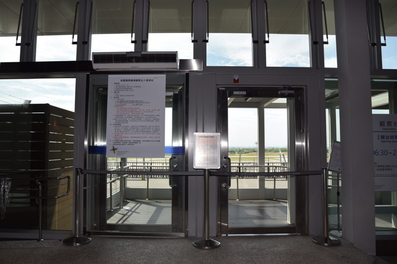 桃園機場觀景台因應疫情提升已封閉暫不對外開放。   圖：桃機／提供