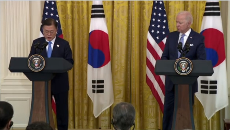 美國總統拜登與南韓總統文在寅在昨（21日）舉行雙邊對談，會後聯合聲明強調「台海和平的重要性」。   圖/翻攝自President Biden直播影片
