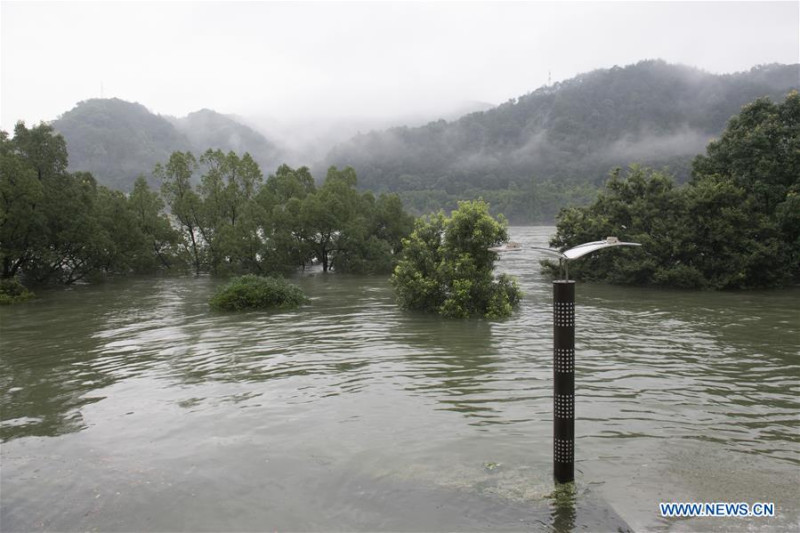 中國浙江省水文管理中心表示，今天（24日）早上7點，錢塘江蘭溪站達到警戒水位。   圖：翻攝自新華社