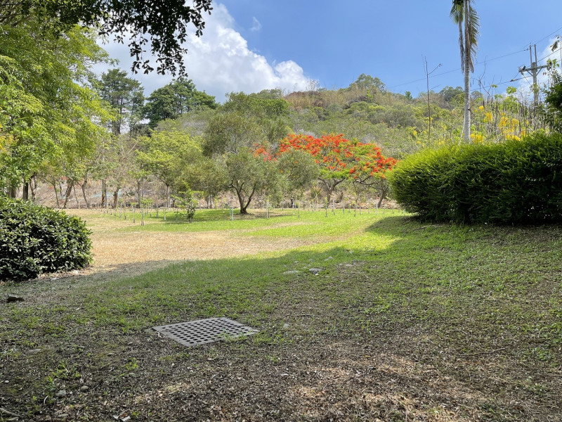 自來水公司同意在松竹路與東山路綠地公園開鑿深井，提升供水穩定度。   立委莊競程服務處/提供