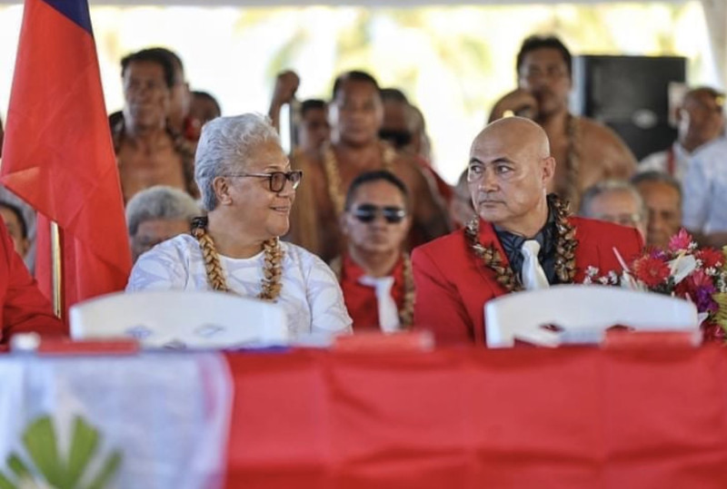 馬塔法（左）成為薩摩亞首位女總理。   圖：翻攝自FAST party推特