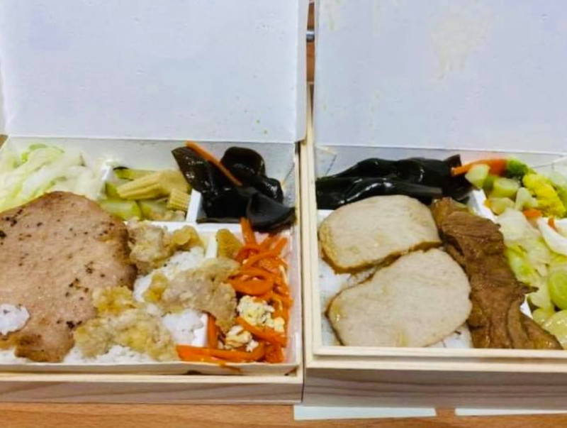 陳以信今日在臉書PO文，分享自己住在集中檢疫所的三餐菜色。   圖 : 翻攝自陳以信臉書