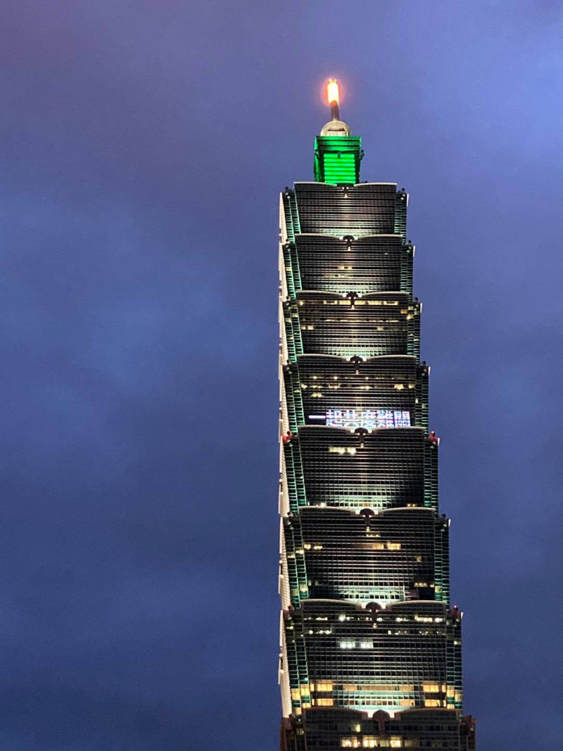 台北101於晚間打字點燈。   圖：取自台北101臉書