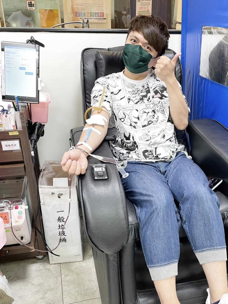 蔡阿嘎捐血支持醫護團隊。   圖：翻攝IG／蔡阿嘎