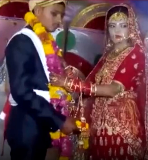印度埃塔瓦地區的一場婚禮上，新娘突然暈倒死亡，兩家人商量後，將新娘的妹妹嫁給「準姊夫」   圖 : 翻攝自環球網