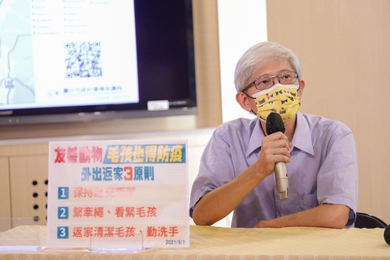 台中市獸醫師公會理事長劉彥杰出席記者會，強調消毒藥劑均依照比例稀釋使用，不影響毛孩健康。   圖 : 台中市政府/提供
