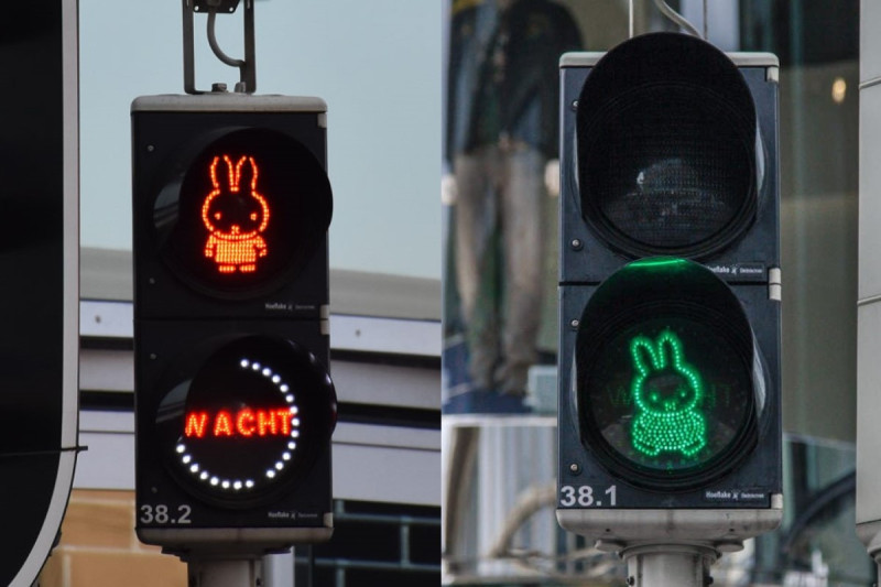 米菲兔的畫家Dick Bruna來自荷蘭烏特勒支市，因此當地有些紅綠燈也是米菲兔的圖案。   圖／twitter @p_okican