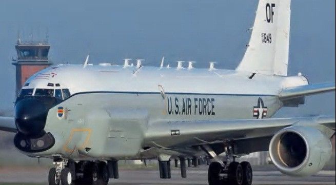 美軍RC-135U電偵機在中國大陸浙江外海來回飛行偵察。   圖：翻攝陸網微文庫