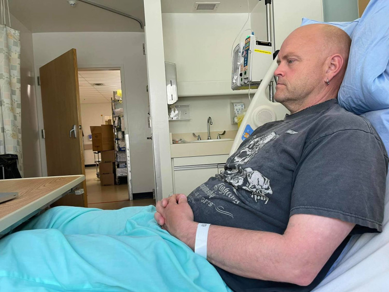 海倫克森（Murry Hellekson）打完疫苗的幾週後，感到四肢麻木、刺痛，之後他的手和腿就失去了力量，被診斷出罹患GBS。   圖：翻攝自Jenn Donovan臉書