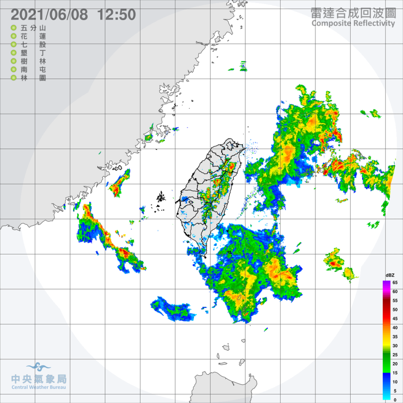 氣象局表示，今日台灣周圍水氣豐沛，仍有2降雨回波接近陸地。   圖：中央氣象局／提供