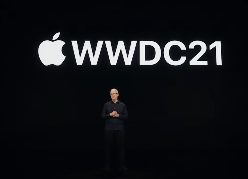 蘋果今日舉行一年一度的全球開發者大會（WWDC），由CEO庫克開場主持。   圖：截取自蘋果youtube影片