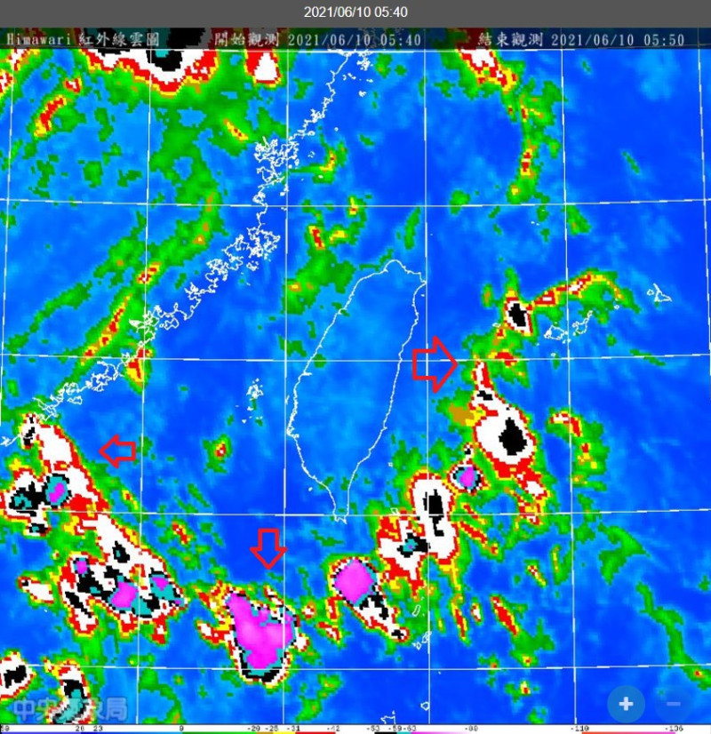 氣象局長鄭明典今早在臉書表示，最近幾天台灣受到對流環繞，環繞的對流胞來自氣流的繞山運動。   圖：翻攝自鄭明典臉書