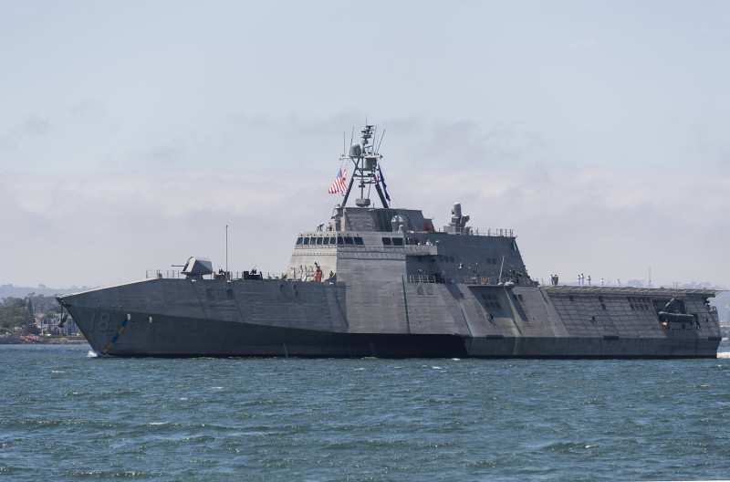 美軍第7艦隊所屬獨立級濱海戰鬥艦「查爾斯頓號(LCS-18)」已安裝部署「海軍打擊導彈」。   圖：翻攝維基百科