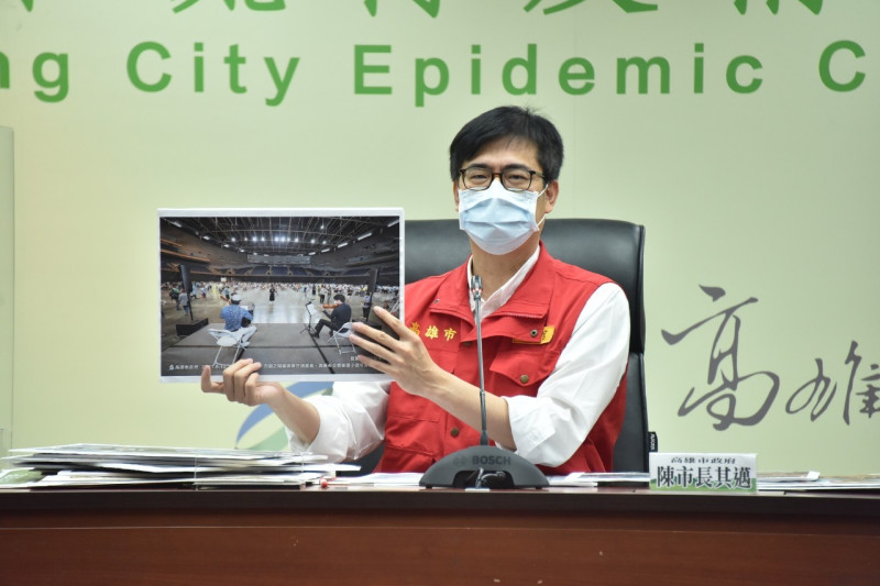 陳其邁已宣布將接種站間距由2米拉大到3米。   圖：高雄市政府/提供