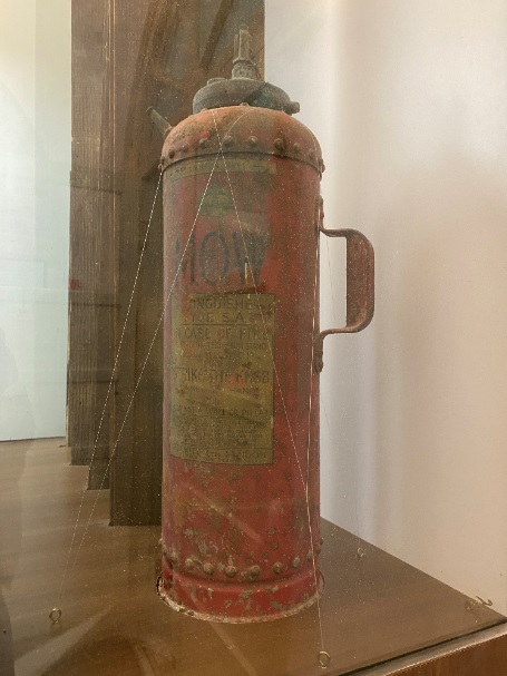 淡古藏有1個1949年製造的滅火器，展示在淡水紅毛城中。   圖：新北市立淡水古蹟博物館提供