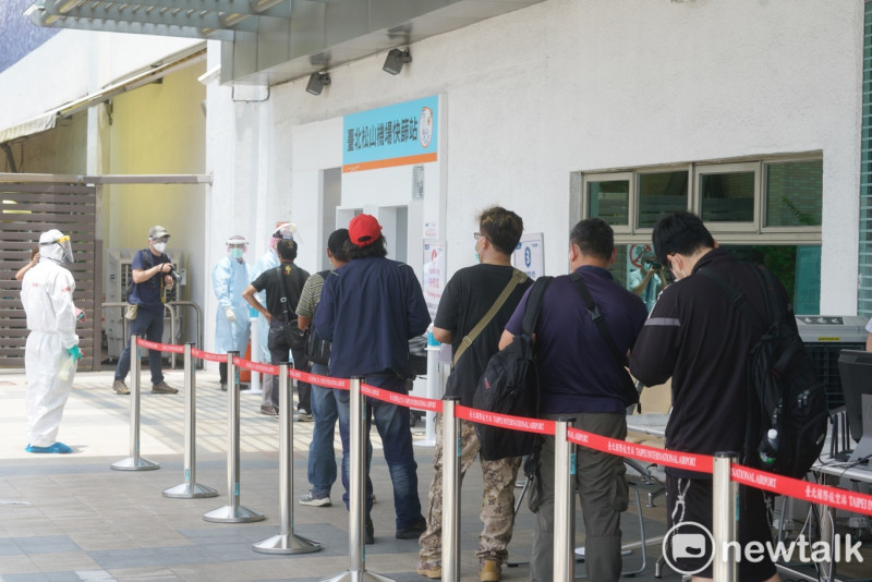 疫情指揮中心宣布，今（2）天中午12時起，入境者一律進行PCR檢測。(圖為松山機場)。   圖：張良一/攝(資料照)