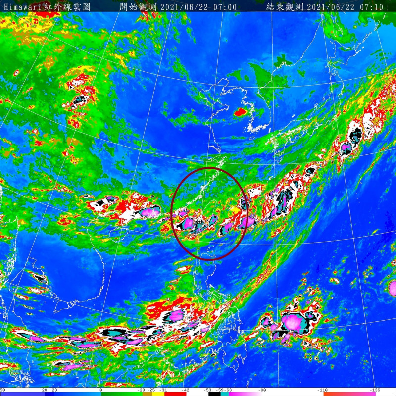 影響台灣的滯留鋒，起自琉球南方海面，向西南西延伸，經台灣北部海面，一路延伸至泰國，綿延數千公里。   圖：中央氣象局/提供