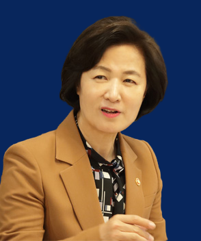 南韓前法務部長秋美愛23日宣佈代表執政的共同民主黨競選下屆總統。   圖：翻攝維基百科